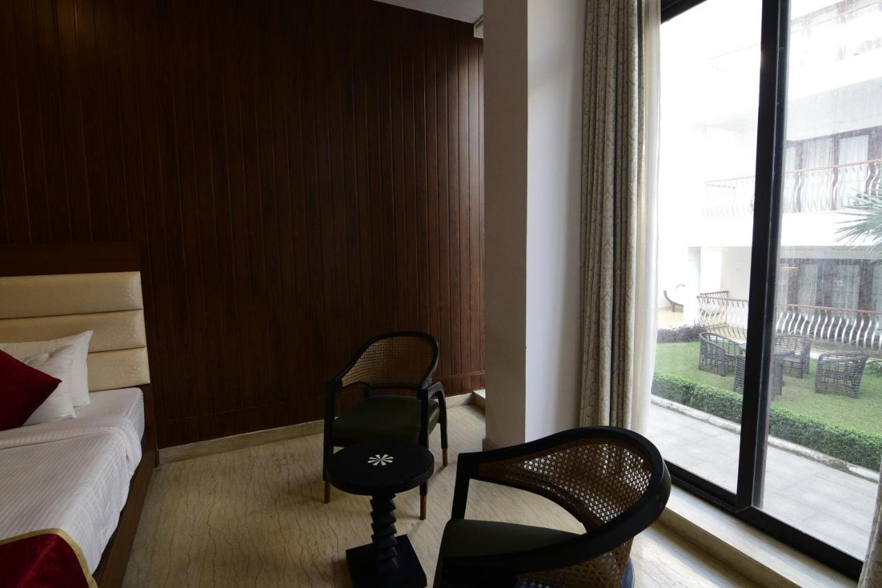 Hotel Park Regis Goa à Arpora Extérieur photo