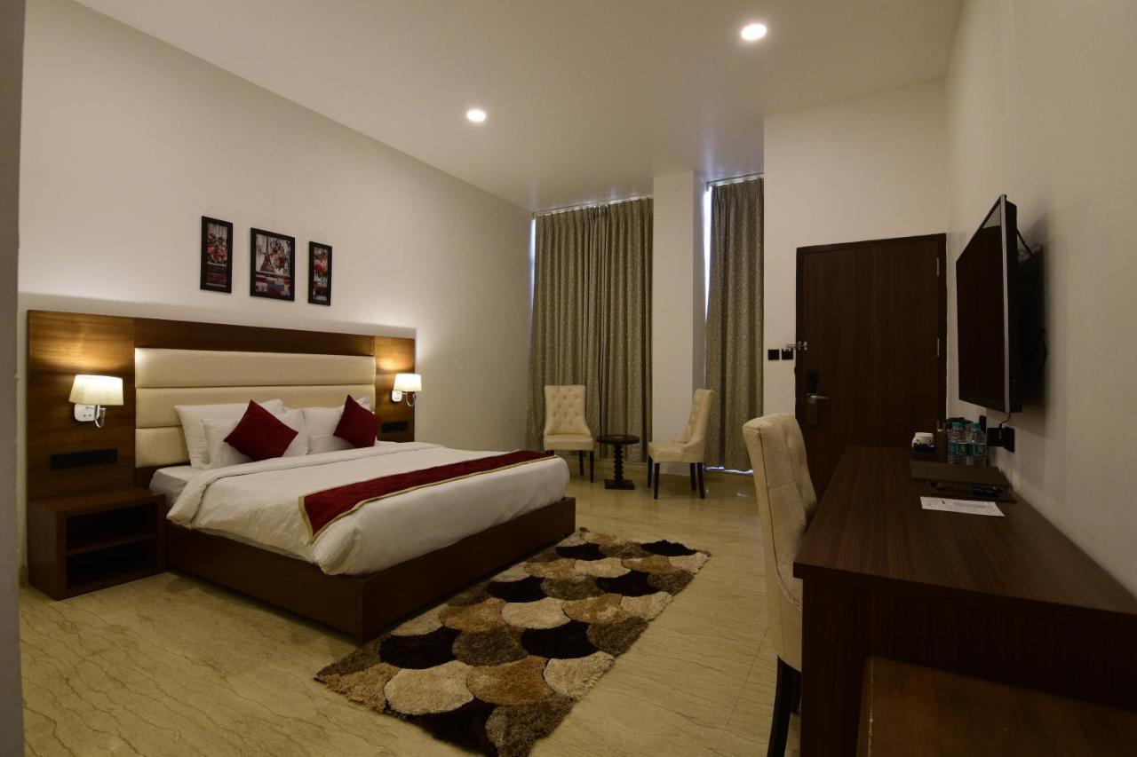 Hotel Park Regis Goa à Arpora Extérieur photo
