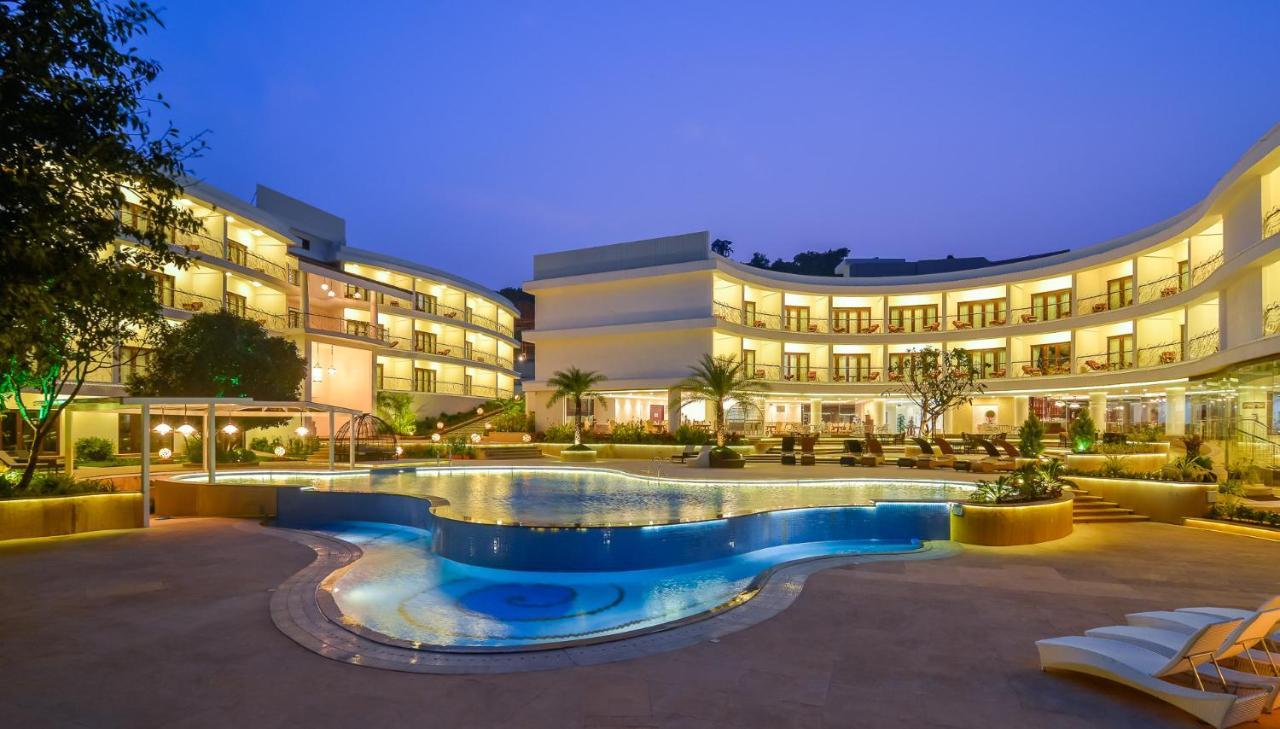 Hotel Park Regis Goa à Arpora Extérieur photo