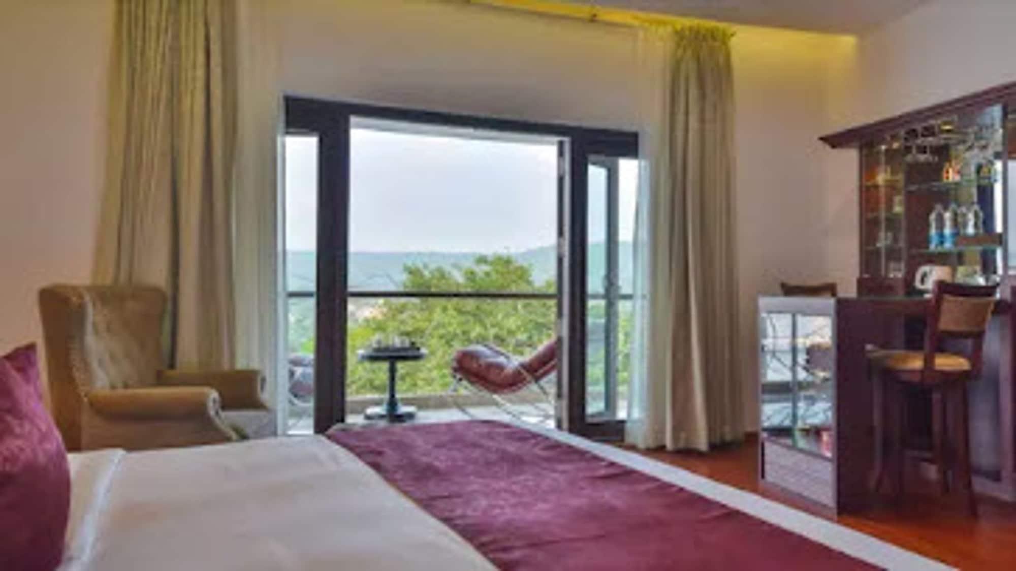 Hotel Park Regis Goa à Arpora Extérieur photo