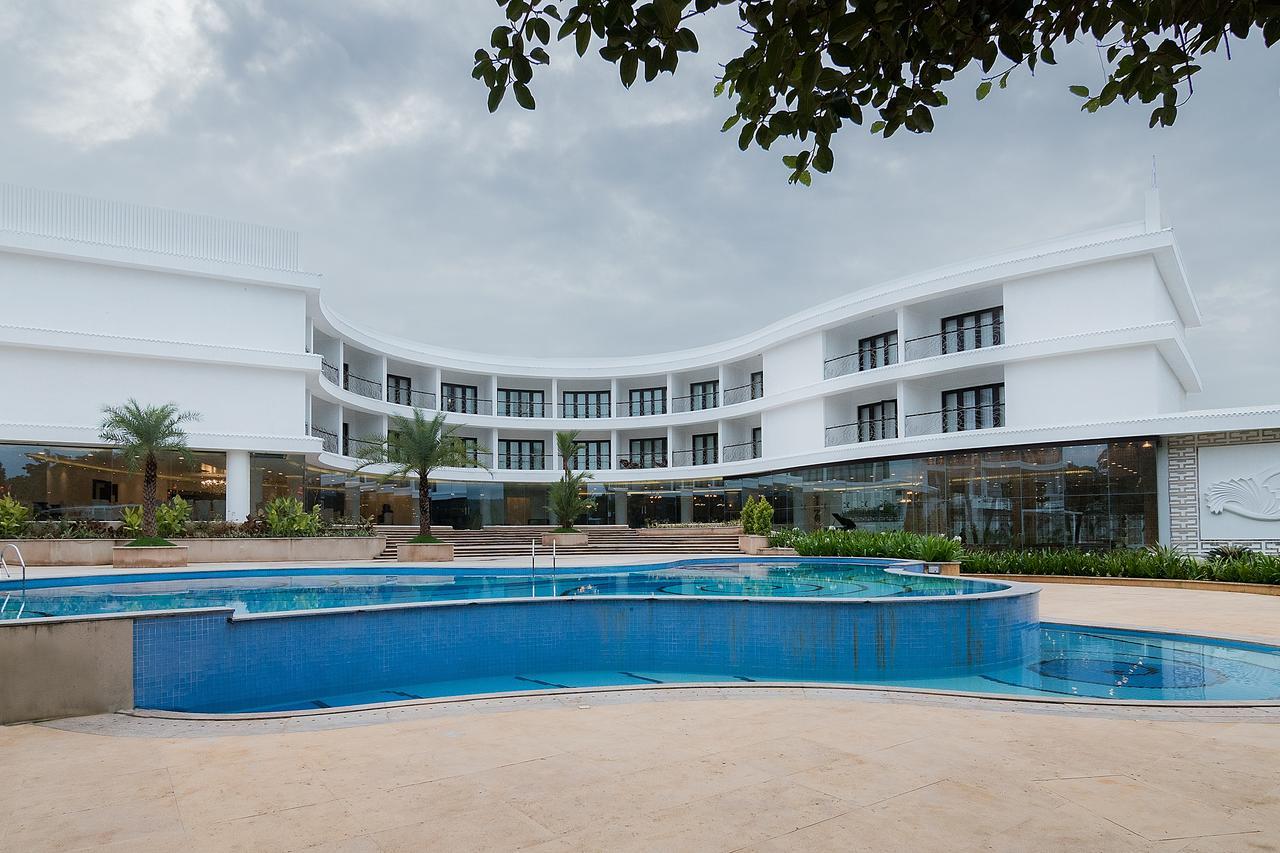 Hotel Park Regis Goa à Arpora Extérieur photo